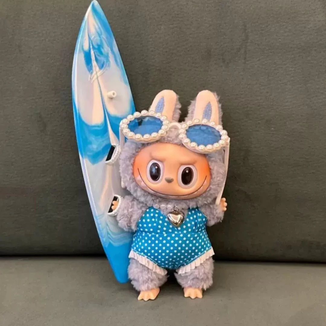 Surfer Swimsuit Outfit on 17cm plush doll: blue and white polka-dot swimsuit, pearl-rimmed sunglasses.