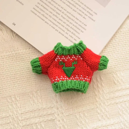 Christmas Reindeer Knit Sweater on 17cm plush doll: hand-knit christmas sweater with reindeer design, holiday-themed 17cm...
