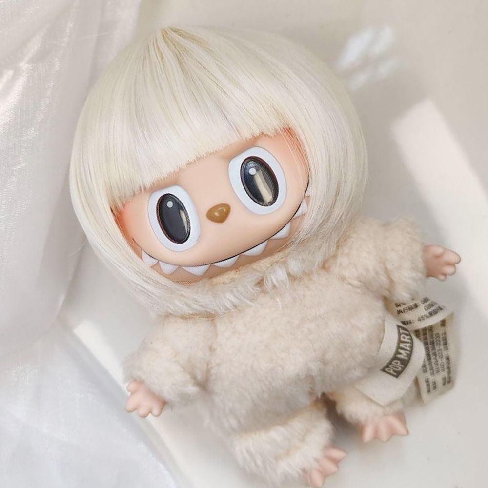 Platinum Blonde Accessory on 17cm plush doll: platinum blonde short bob wig with wispy bangs, collectors who love changing...