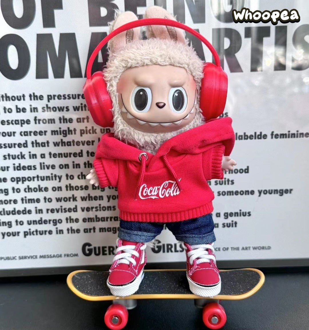 Traje de Labubu COCA COLA