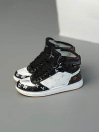WHITE \ BLACK