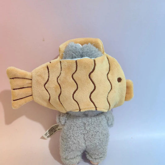Taiyaki Fish Outfit on 17cm plush doll: taiyaki fish-shaped plush cape, fits snugly over your 17cm plush doll with an open...