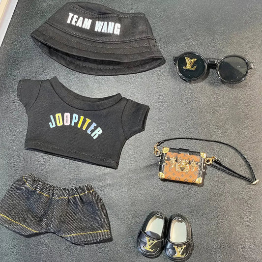 Celebrity-Inspired All Outfit on 17cm plush doll: black bucket hat with embroidered text, black graphic print t-shirt.